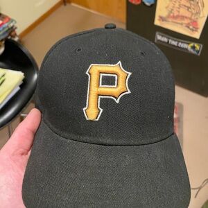 Black Size 7 5/8’s Pittsburg Pirates New Era MLB Fitted Cap